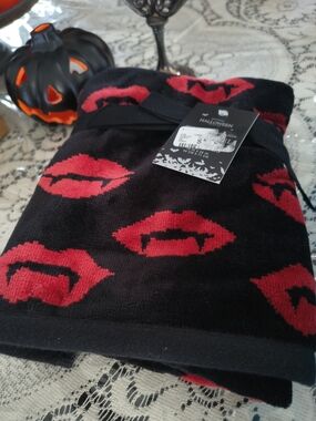 Halloween Vampire Lips Fangs Kitchen Bathroom Hand Towel Decor Goth Witchy